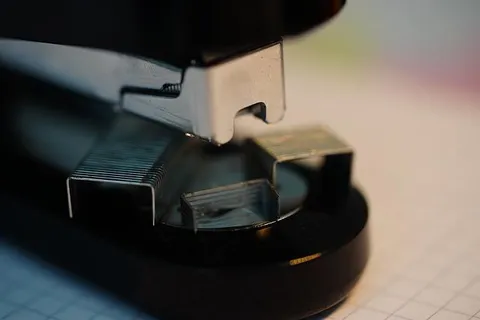 kantoorartikelen inpakken nietmachine